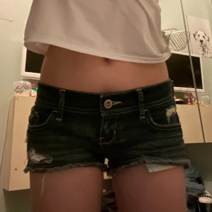Jeans shorts😍 - Jeans shorts😘 BUDA!!! SÄLJER ENDAST HÖGA BUD!! INTRESSEKOLL!! SE ANDRA SKIT SNYGGA JEANS SHORTS PÅ MIN PROFIL❤️