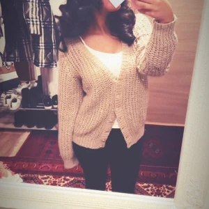 Kofta  - Kofta med silverpaljetter på jätte fin skulle säga kanske Storlek S eller så  