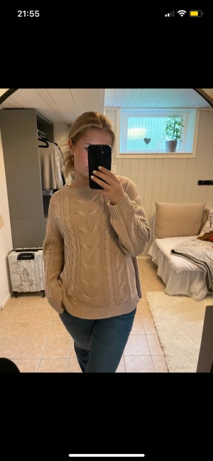 Stickad tröja  - Super söt💓