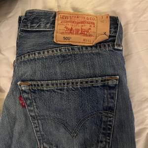 Jättefina levi’s jeans som jag använt som väldigt baggy då de är för stora för mig tyvärr:/ 