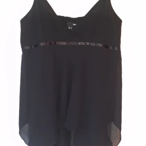 Svart linne med vackert fall - Svart linne med vackert fall, strl S från HM