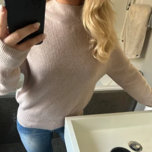 Skön stickad tröja - 🐶