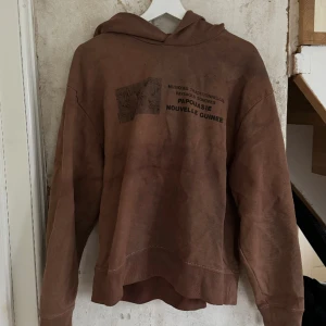 Acne Studios FN-MN-SWEAH00192 hoodie - Storlek: M  Färgad till brun. Ordenarie färg- Vit