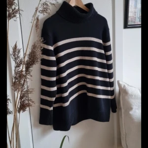 Stickad polo Bondelid  - Sparsamt använd, är i mycket fint skick. Oversized fit. 