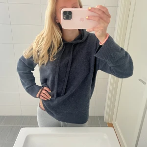 Kashmir tröja  - Så fin kashmir tröja från COS💘100% kashmir 