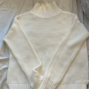 Stickad tröja  - Stickad tröja från Gina💕