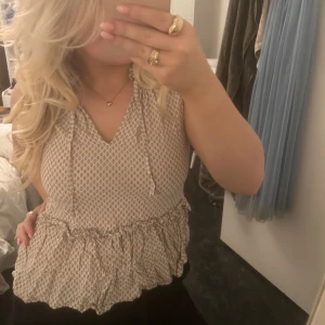 Somrig topp - Superfin sommar topp/blus! Knappt använd🌟🌟