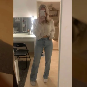 Blåa jeans  - Skitsnygga blåa jeans , mid/hög midjade 💕