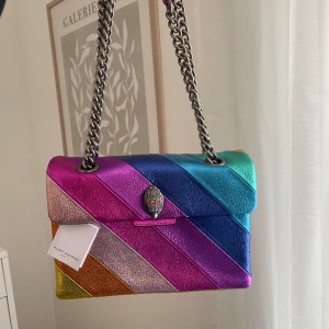 Kurt Geiger Väska  - Väska från Kurt Geiger, är i nyskick! Jättefin till sommaren💛