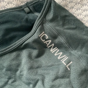 Träningssett - Säljer detta träningssett från ICANIWILL, då det inte kommer till användning längre. Gott skick och köpt för 900kr sett, säljer för 400😊