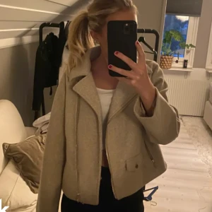 Jacka från zara - Använd fåtal gånger, ser ny ut🤍