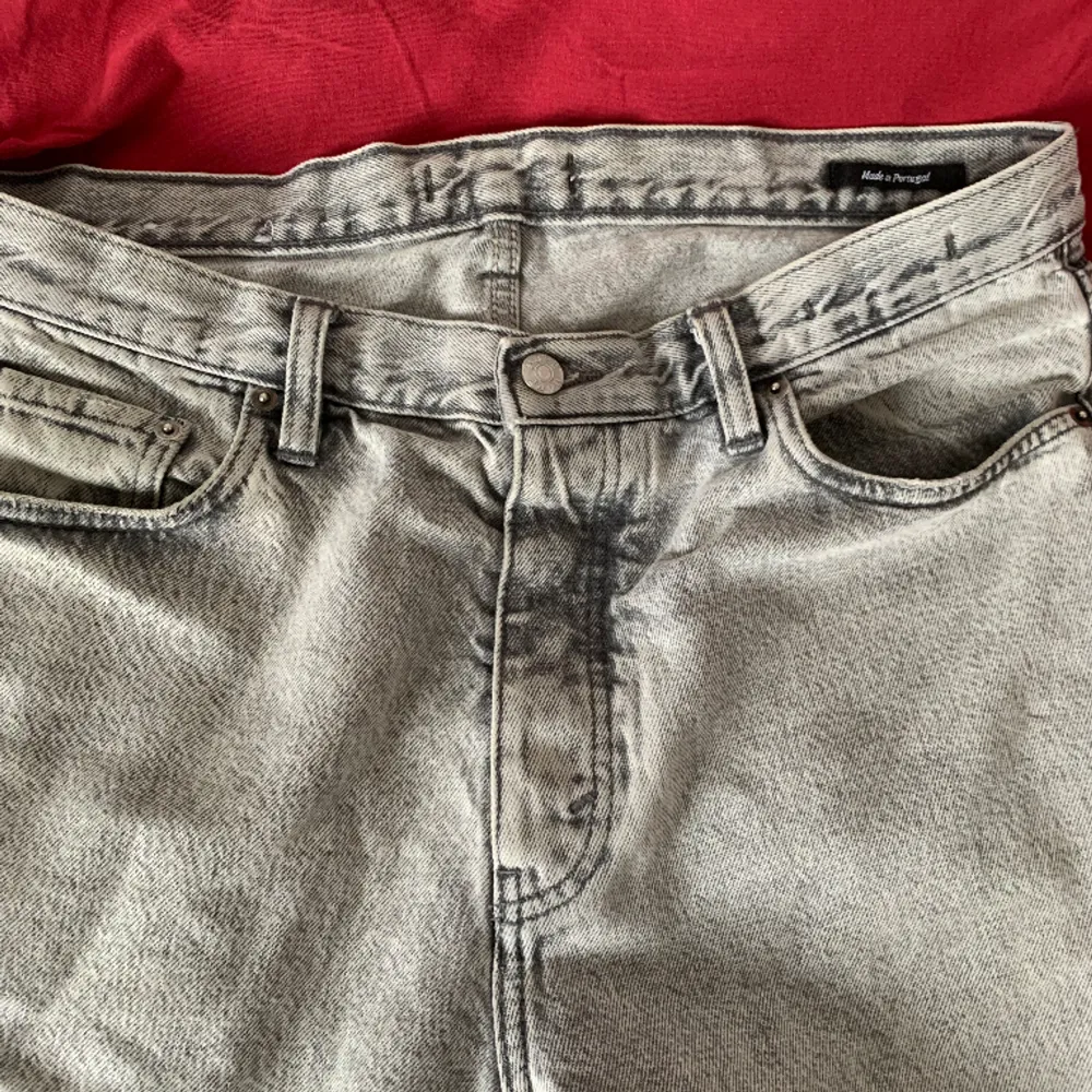 Säljer mina hope jeans som jag beställde på deras hemsida. Storlek: 34. Rekommenderar dessa för någon som är lite längre. Nypris 2000kr. Jeans & Byxor.