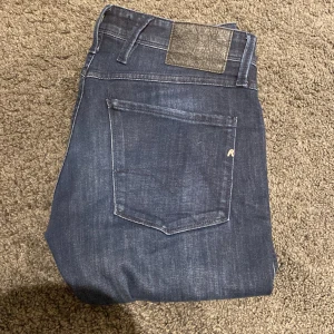 Replay anbass  - Hej, säljer mina replay anbass som är nästan helt intill nya, köpta för 1200kr, Går att pruta vid snabb affär♻️💸