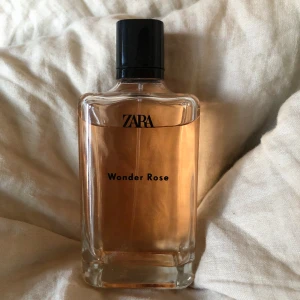 Parfym - Parfym från Zara. Använd endast ca 10 sprut, nästan oanvänd
