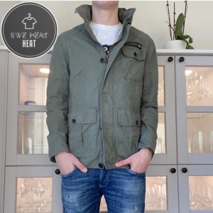 Field jacka - Tja, säljer nu denna sjukt feta field jackan i stl M! Hör av dig vid frågor eller funderingar eller för fler bilder!