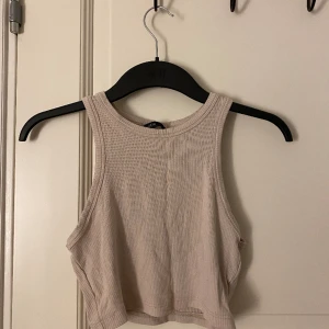 Beige tröja! - Aldrig använd!