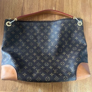 Louis Vuitton Handväska  - Fint skick, datumkod DU2117, inköpt år 2017. 