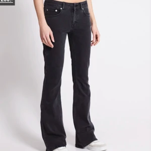 Lågmidjade bootcut jeans - Low boot jeans från Lager 157! Storlek M short!✨ Endast provade så nyskick!⭐️ Jag är 165!