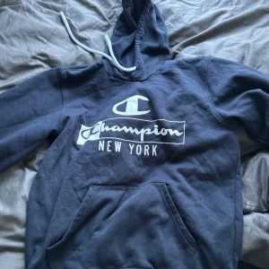 Champion hoodie  - Champion hoodie storlek s har bara använts några gånger
