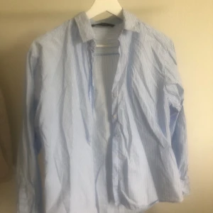 Skjorta - Från zara i använt men fint skick