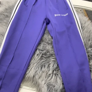 Byxor  - Rensar garderoben allt ska säljas 