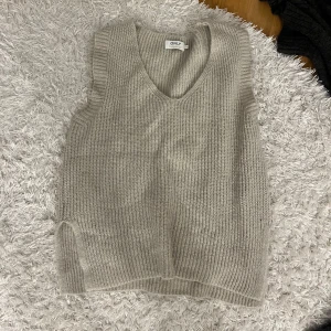 3 västar  - 3 västar från veronica och andra ställen, i fint skick anvönda fåtal gånger🩷alla västar för 190kr