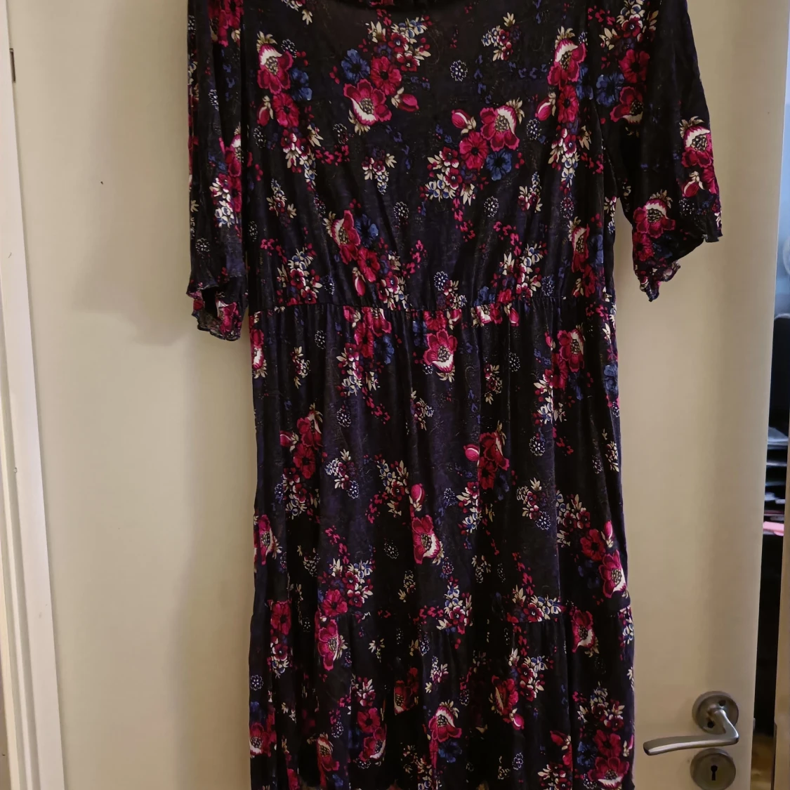 Blommig klänning  - 90