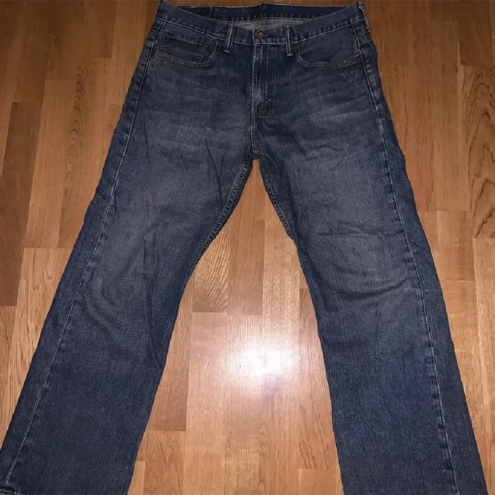 Ett par Levis vintage jeans, dem är åt det lite vidare hållet men inget överdrivet. Jeans & Byxor.