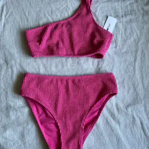 En rosa helt oanvänd bikini från Gina Tricot🌷
