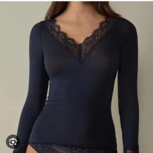 Intimissimi  - Jättefin intimissimi använt den 2 gånger och den kostade 449kr säljer ganska billigt för behöver pengar och jag försöker skicka samma dag som köper eller dagen efter. Möta gärna upp det är bara att skriva isåfall ☺️❤️