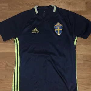 Sveriges landslags tröja - Sveriges landslag tröja i mycket bra skick