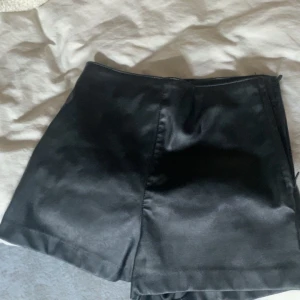 Skinnshorts - Från hm men köpta på vinted, jätte fint skick och aldrig använda av mig, säljer då dom va för små på mig 
