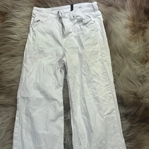 Vita jeans  - Vita hög midjade jeans 
