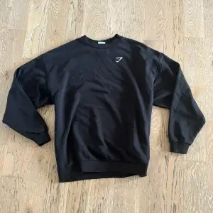 en svart träningströja/sweatshirt från gymshark i oversize modell, strl XS 💘