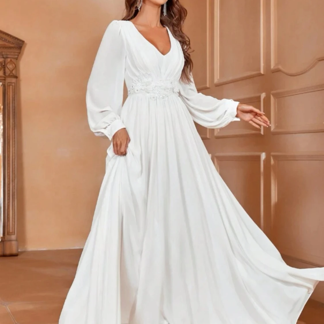 En lång vit klänning!