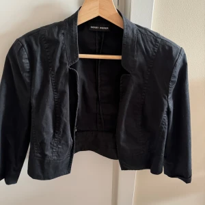 Kort kavaj bolero - Söt men använder ej