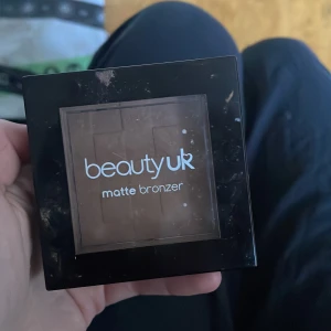 Bronzer/contour  - Kall bronzer/contour  perfekt att köra noscontour med