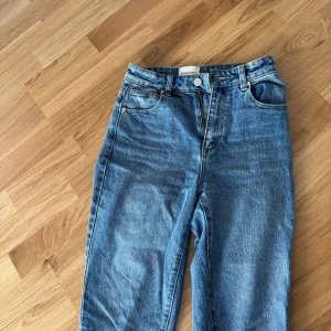 Abrand - 94’s High slim - Säljer mina fina jeans då de inte kommer till användning men supersnygga och sköna! Passar till allt  Storlek 24/ au 6 