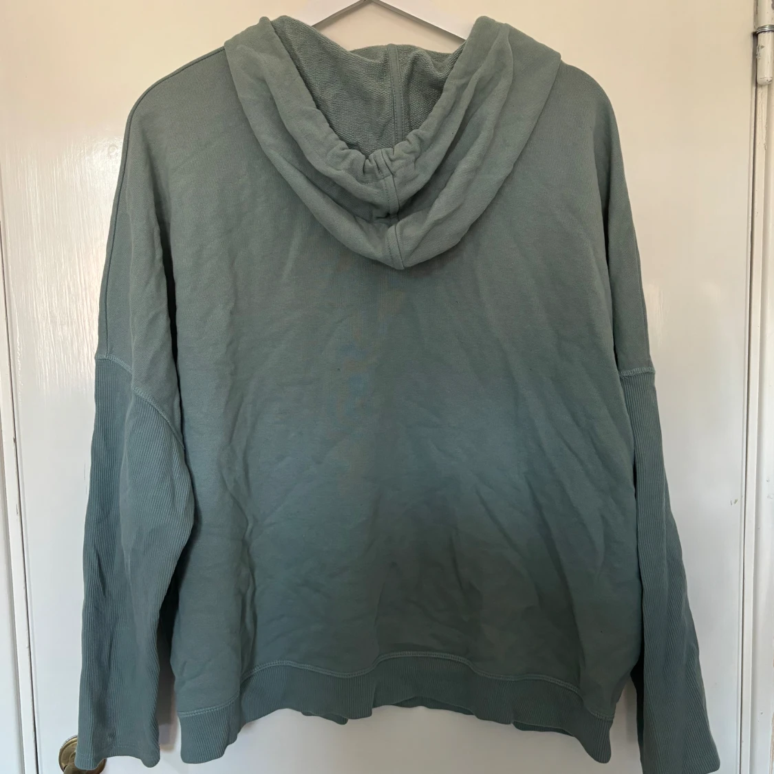 Sagegrön hoodie  - 91