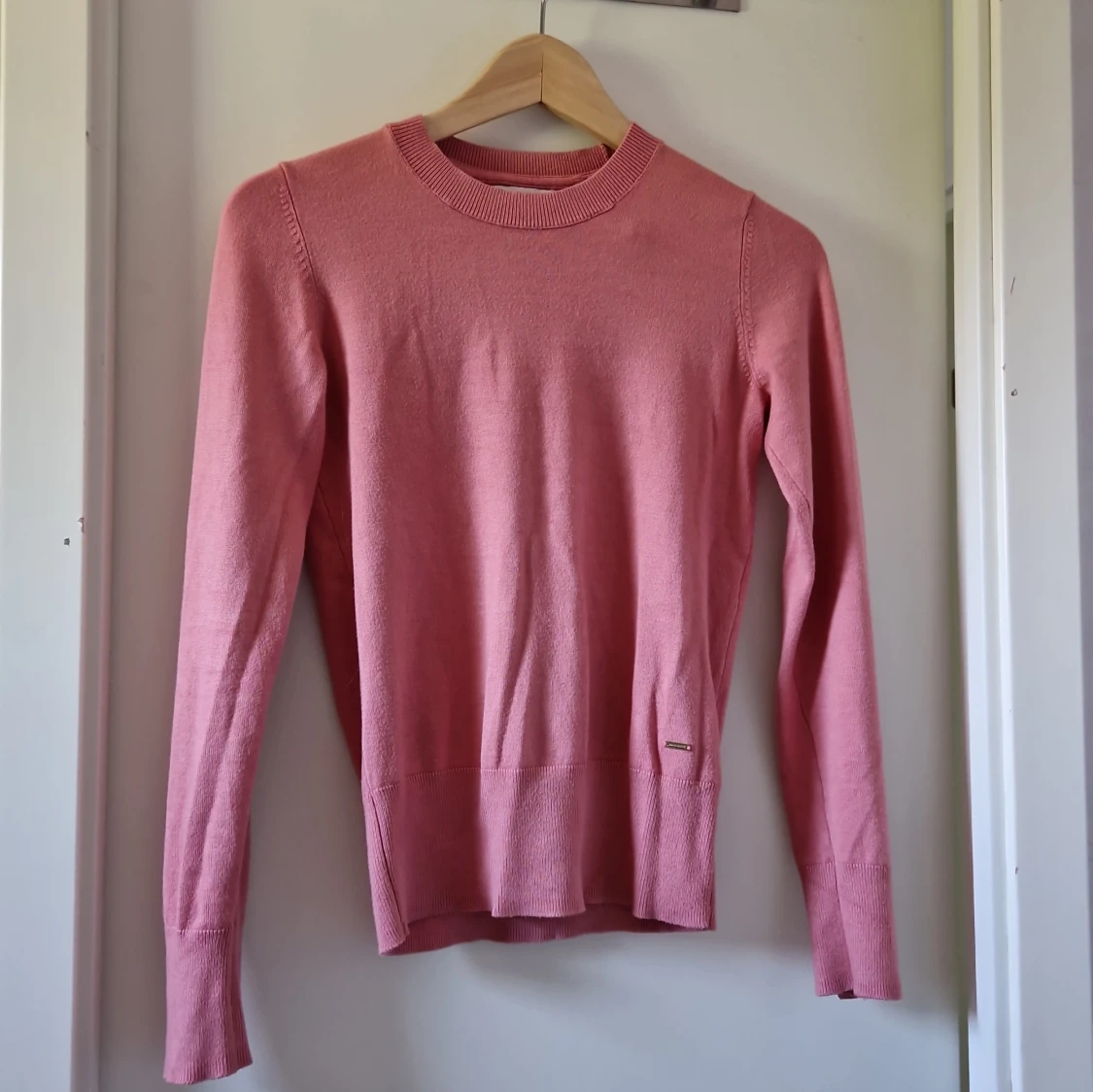 2 finstickade tröjaor - 90