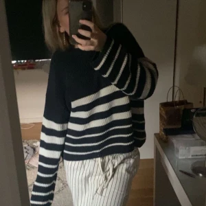 Udgået zara trøje - Brugt okay, slidt lidt. 