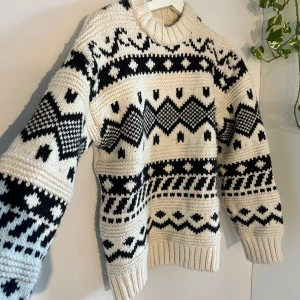 Stickad tröja - Varm stickad fjälltröja🩷 Använd en vinter, nyskick