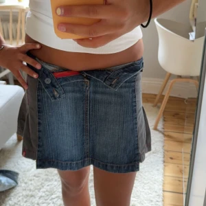 Cool kjol - Säljer denna såå coola kjol då den är för liten för mig