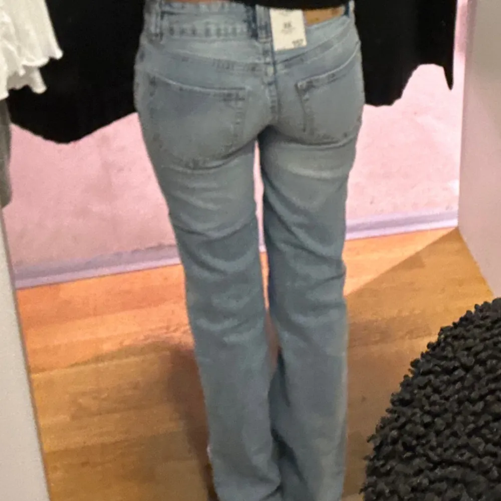 Säljer mina helt nya jeans ifrån lager 157 dom e nya utan lapp. Är 165 som referens. Jeans & Byxor.