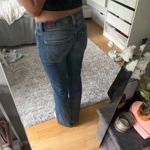 Levis jeans - Snygga bootcut Levis jeans som inte kommer till användning. Oklart med storleken men passar mig som har 36-38