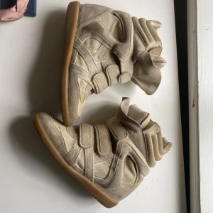 Isabel marant skor  - Flyttar snart och ränsar ur garderoben. Skorna är relativt slitna därav av priset.