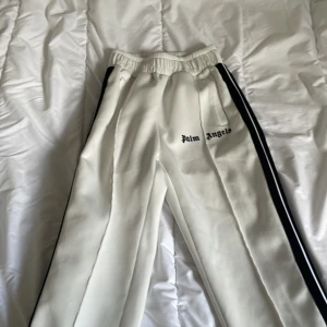 Palm angels byxor  - Ett par Palm angels byxor knappt använda. Storlek S