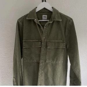 Overshirt - 9/10 overshirt från Zara i storlek S