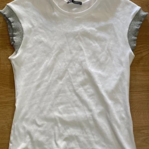 Zara topp - fin topp från zara, nästan aldrig använt. 