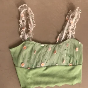 Magtröja  - Grön magtröja med detaljer 